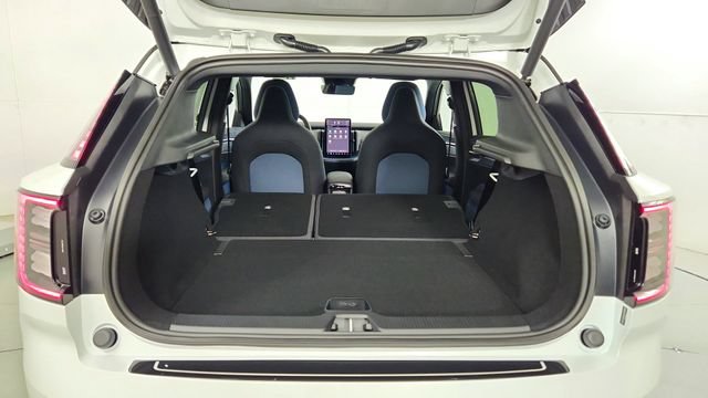 New 2026 Volvo EX30 Plus w/ Protection Package Premier RWD image 38