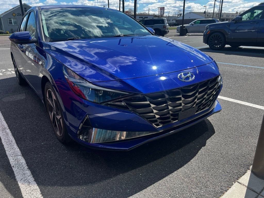 Used 2022 Hyundai Elantra Limited w/ Winter Weather Package image 2