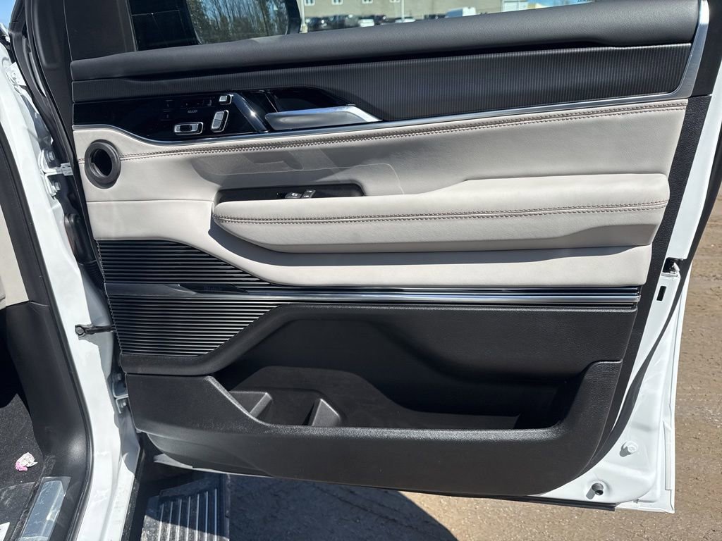 New 2026 Jeep Grand Wagoneer Summit image 36