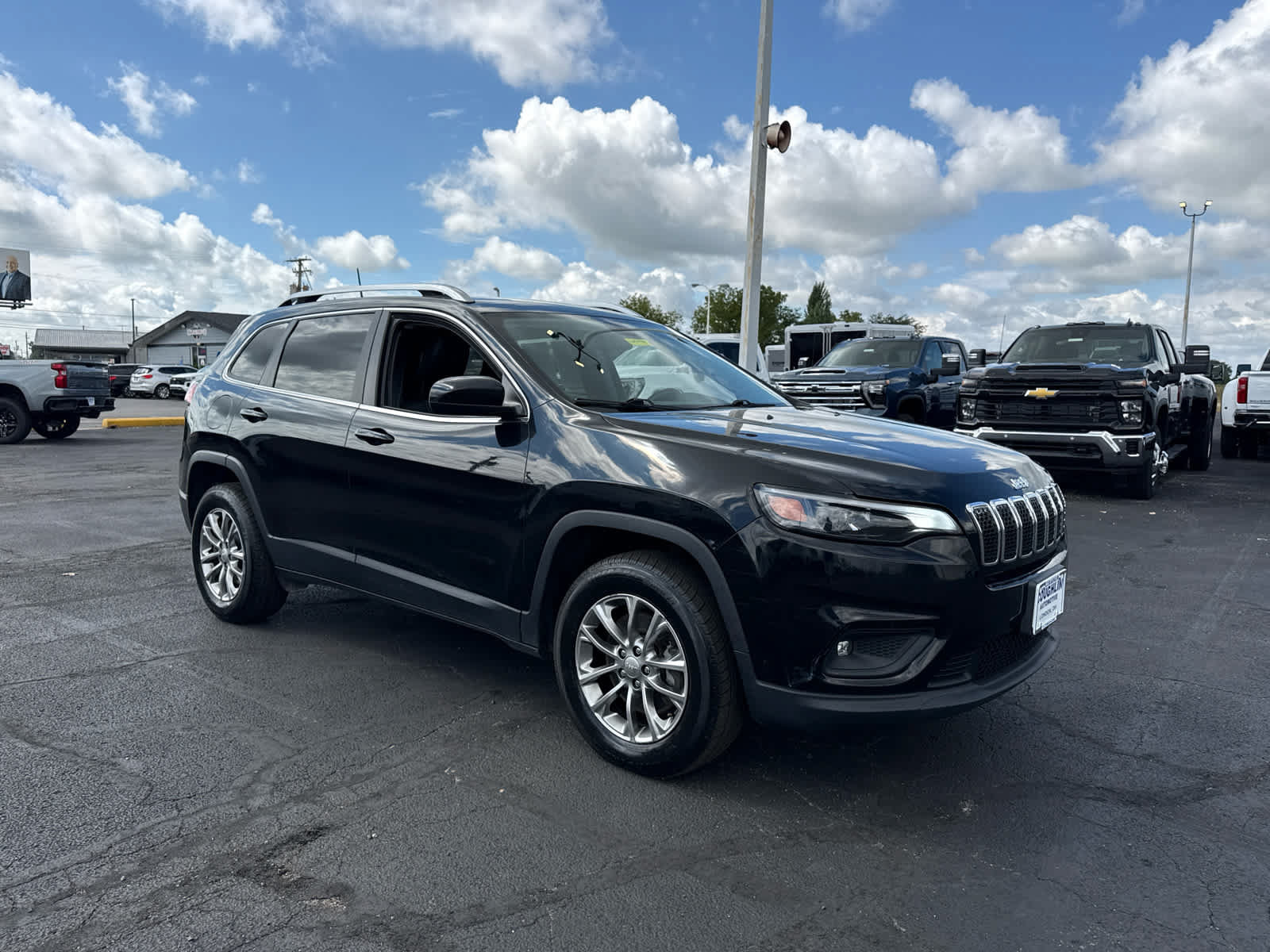 Used 2019 Jeep Cherokee Latitude Plus w/ Cold Weather Group AWD/4WD image 7