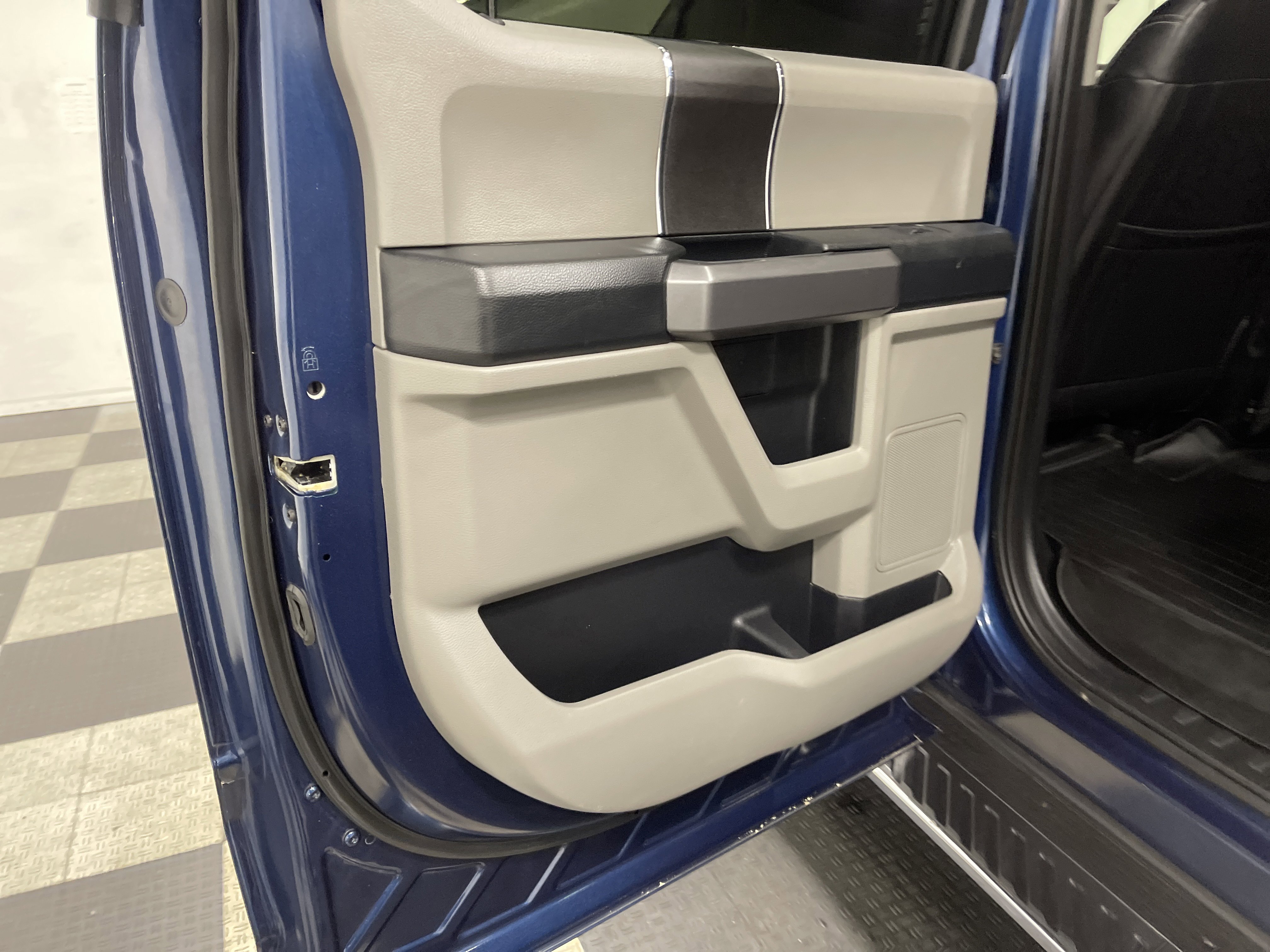 Used 2018 Ford F150 XLT image 15