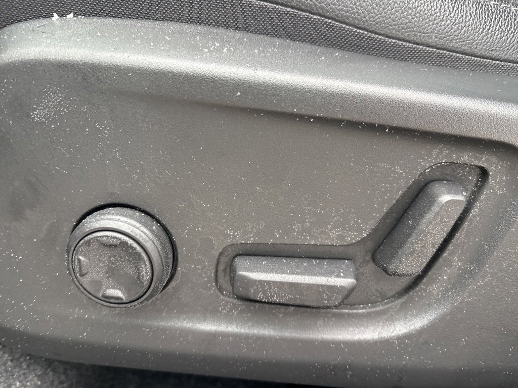 Used 2021 Volvo XC40 T5 Momentum w/ Premium Package image 18