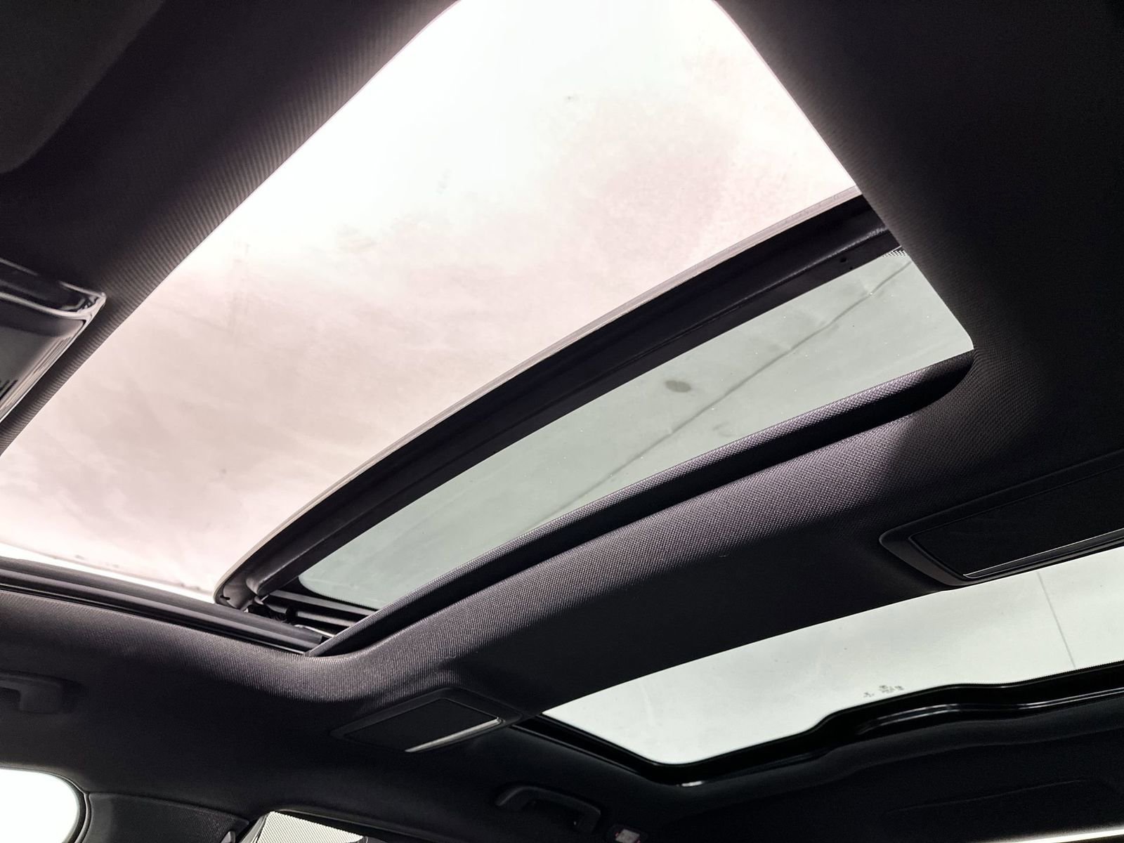 Used 2019 BMW 750i w/ Executive Package image 26