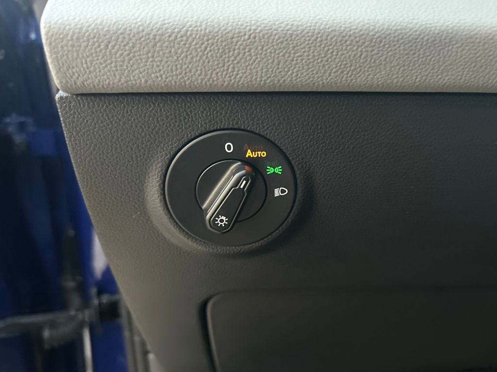 Used 2022 Volkswagen Taos SE w/ Driver Assistance Package image 51