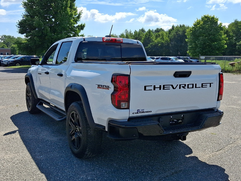 Used 2024 Chevrolet Colorado Trail Boss w/ Technology Package AWD/4WD image 9