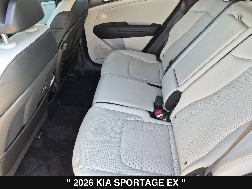Used 2026 Kia Sportage EX w/ EX Panorama Roof Package FWD image 17