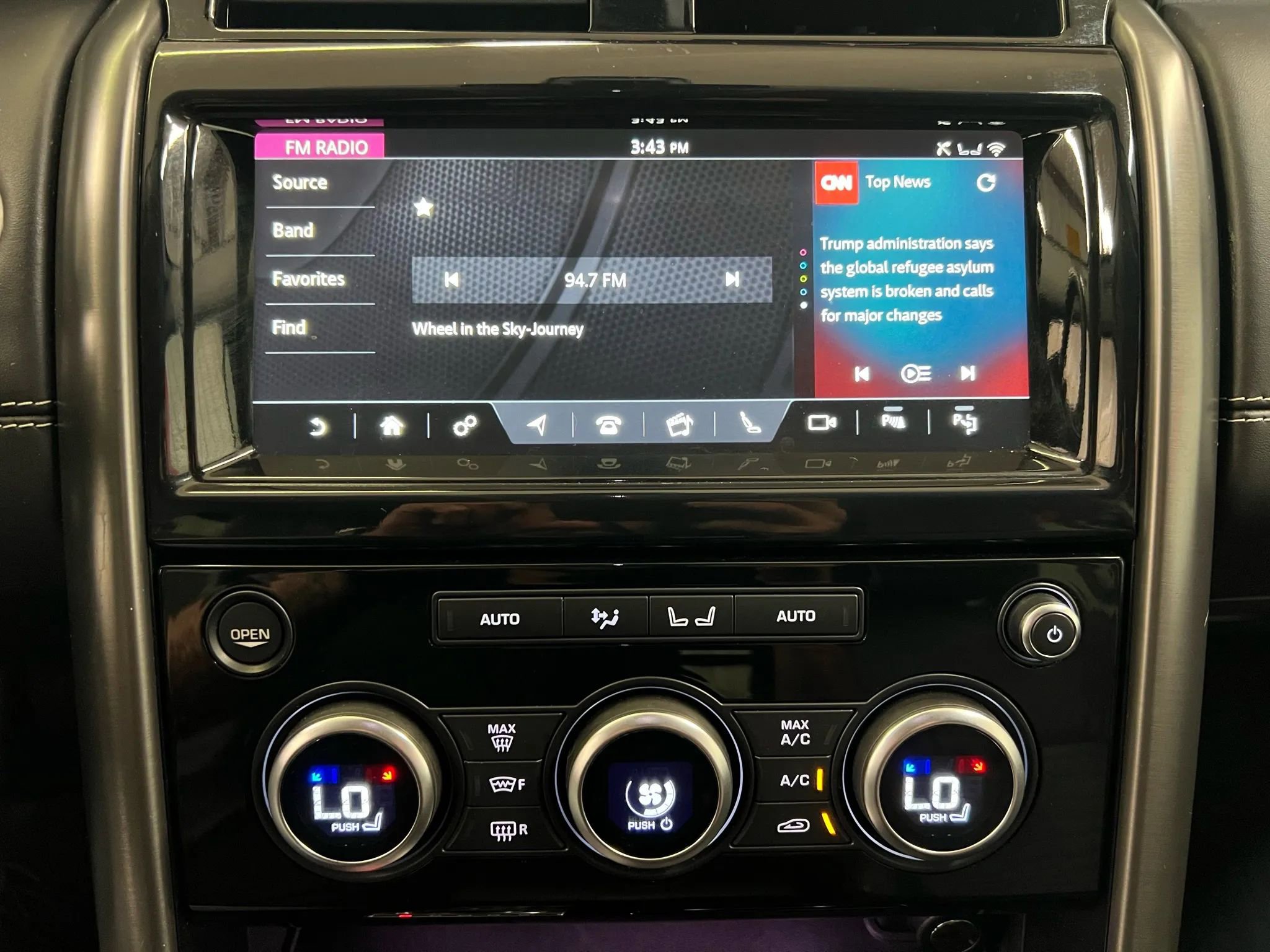 Used 2017 Land Rover Discovery First Edition image 20