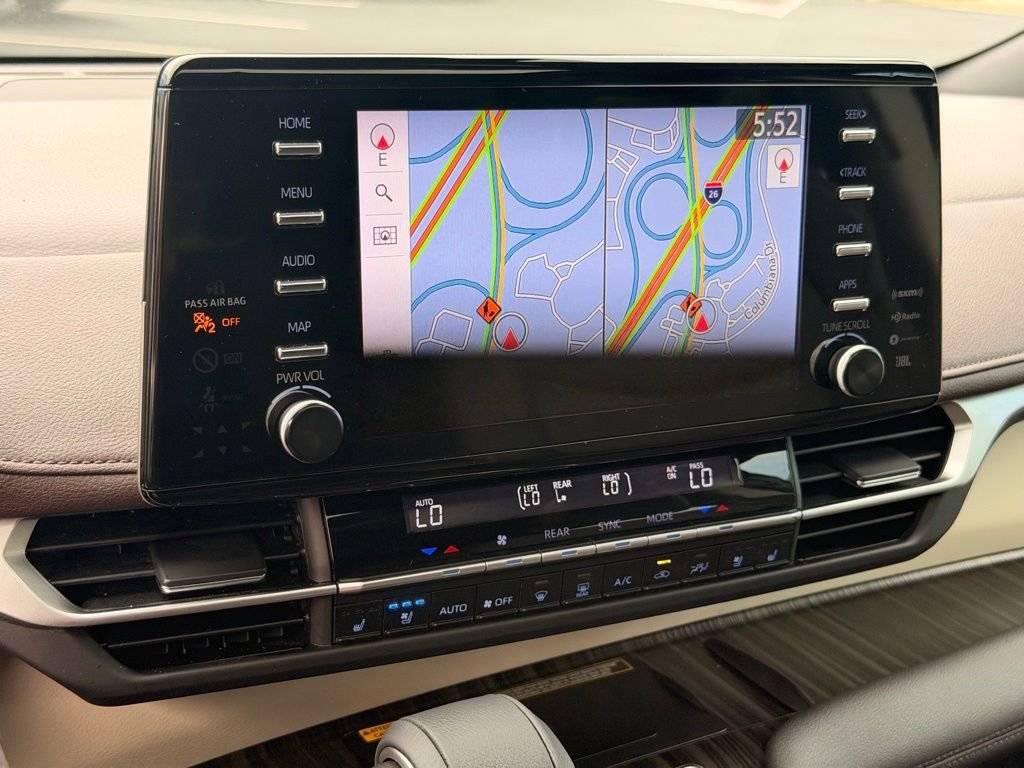 Certified 2024 Toyota Sienna Platinum FWD image 32