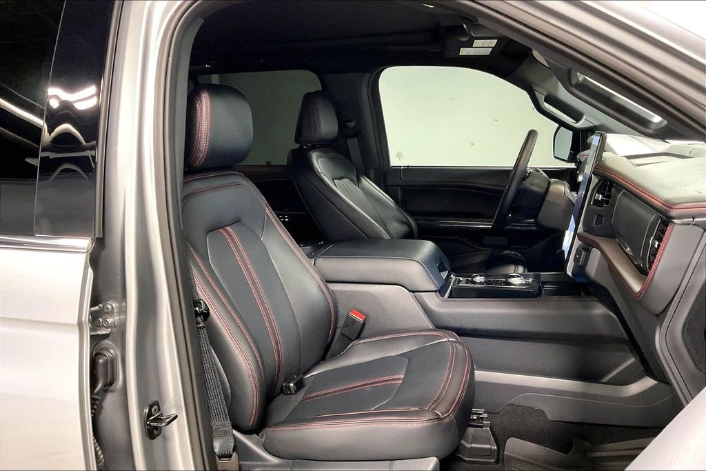 Used 2024 Ford Expedition Limited image 10