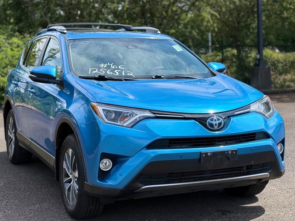 Used 2018 Toyota RAV4 XLE w/ Convenience Package AWD/4WD image 7