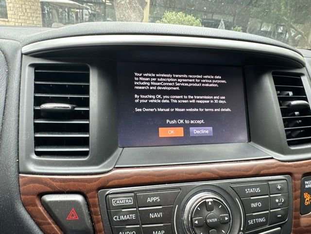 Used 2017 Nissan Pathfinder Platinum w/ Family Entertainment Package AWD/4WD image 2
