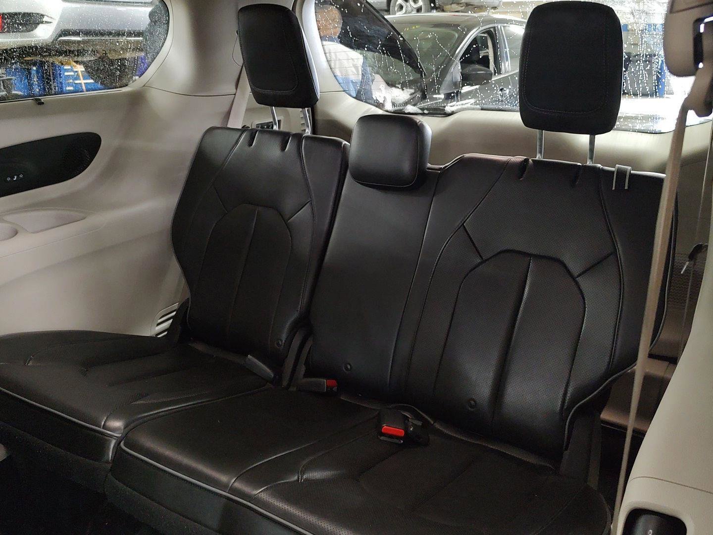 Used 2019 Chrysler Pacifica Limited image 23