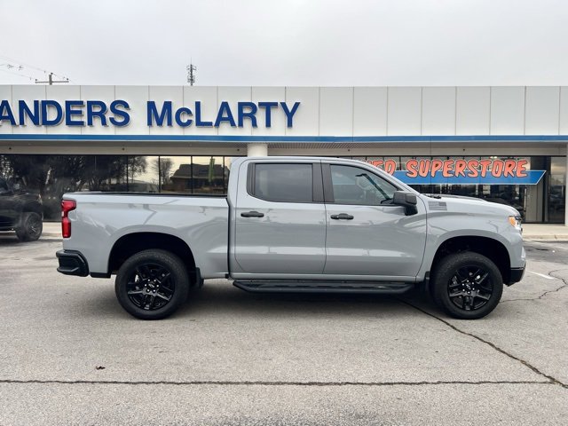 Used 2024 Chevrolet Silverado 1500 LT Trail Boss w/ Convenience Package II image 3