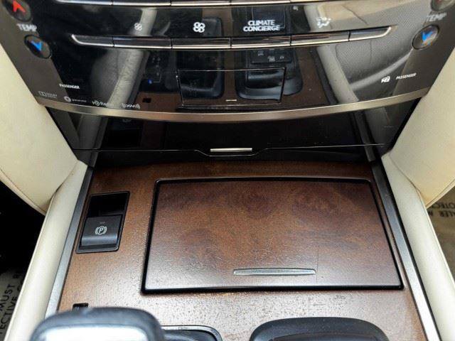 Used 2019 Lexus LX 570 4WD w/ Luxury Package image 33