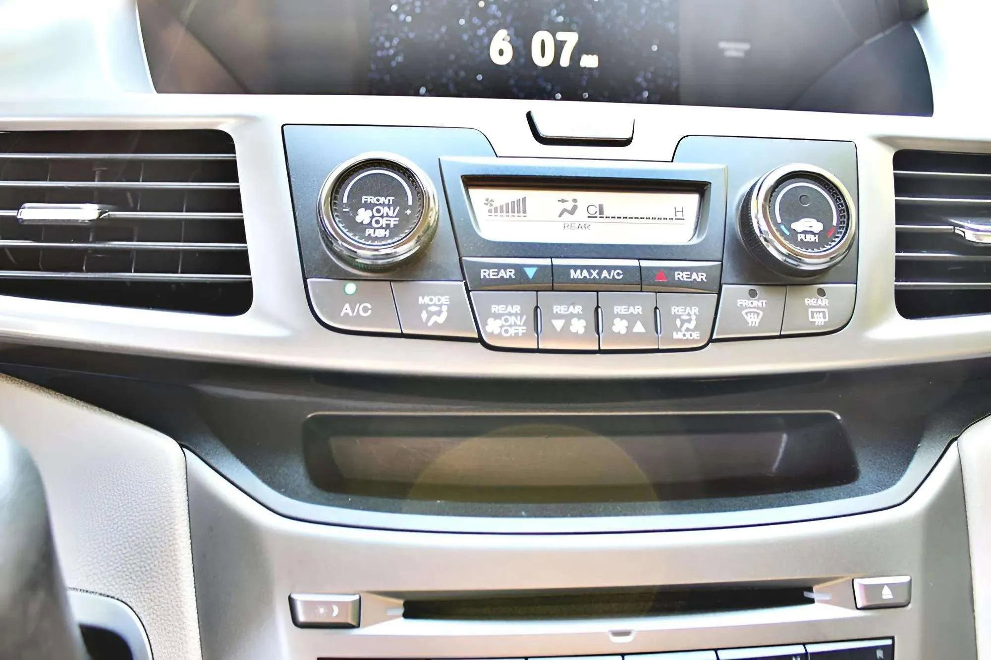 Used 2016 Honda Odyssey LX image 17