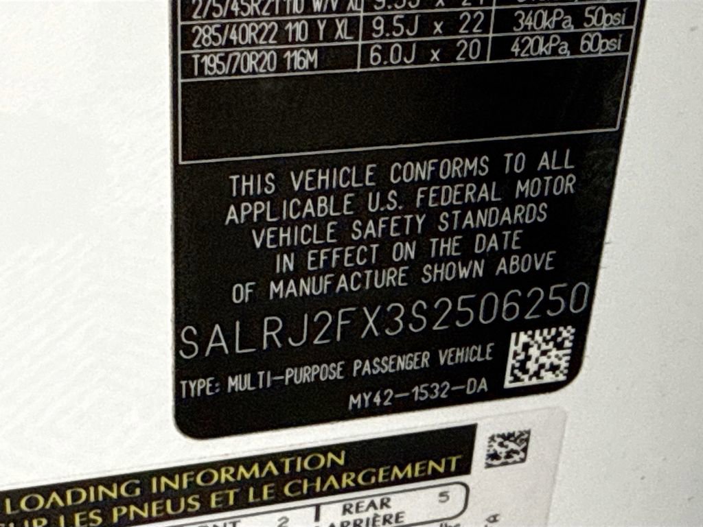 Certified 2025 Land Rover Discovery S image 34