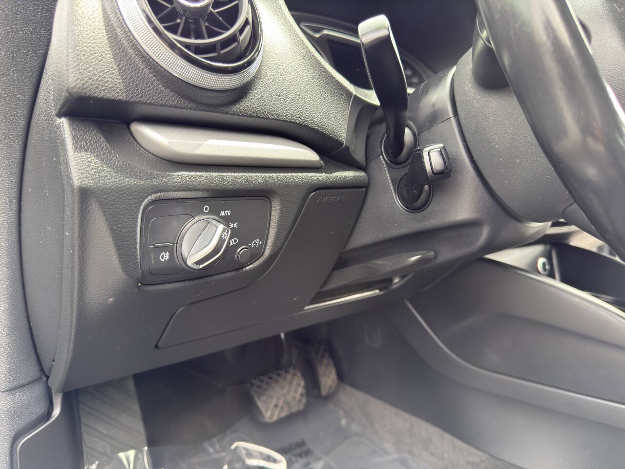 Used 2016 Audi A3 e-tron Premium w/ Audi MMI Navigation Plus image 18