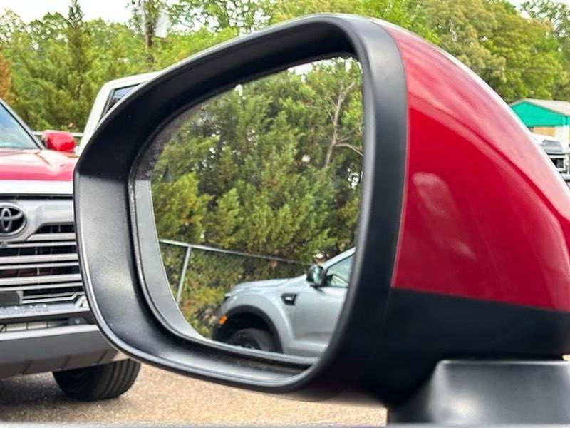 Used 2025 Nissan Rogue SL w/ Tech Package image 15