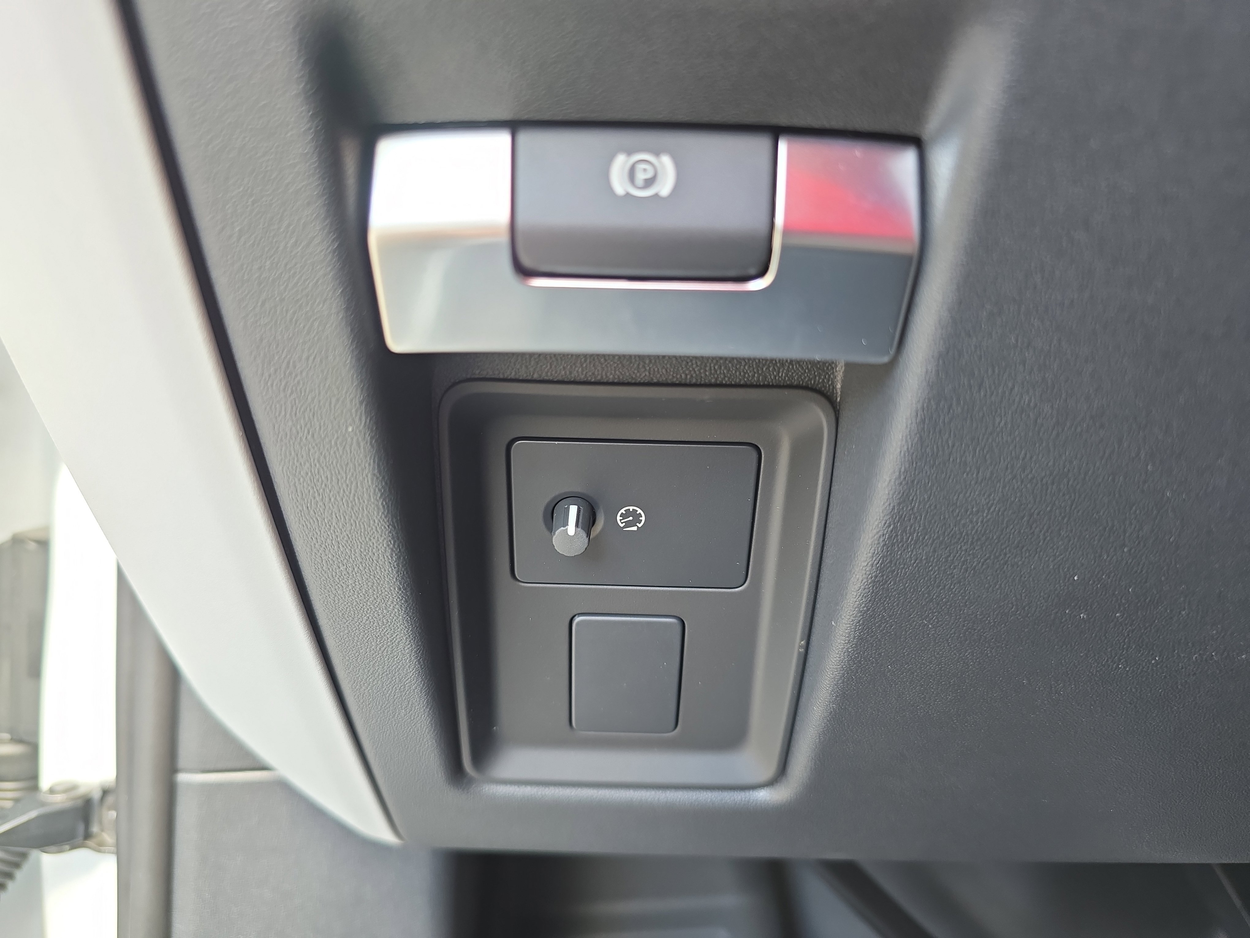 New 2026 Land Rover Defender 110 S image 25