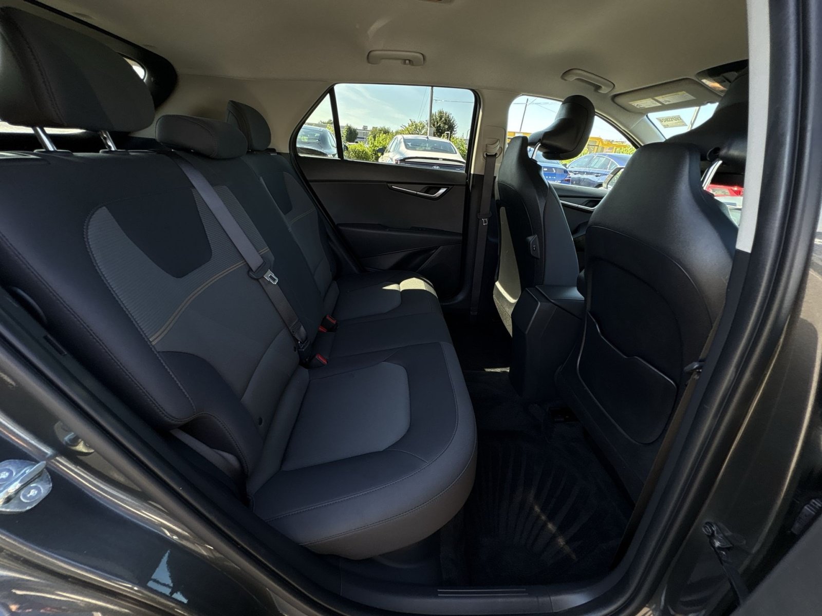 Used 2025 Kia Niro LX FWD image 24