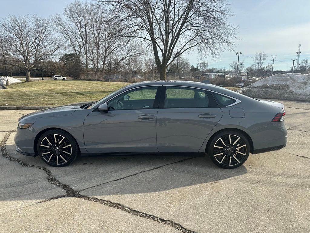 Used 2023 Honda Accord Touring image 2