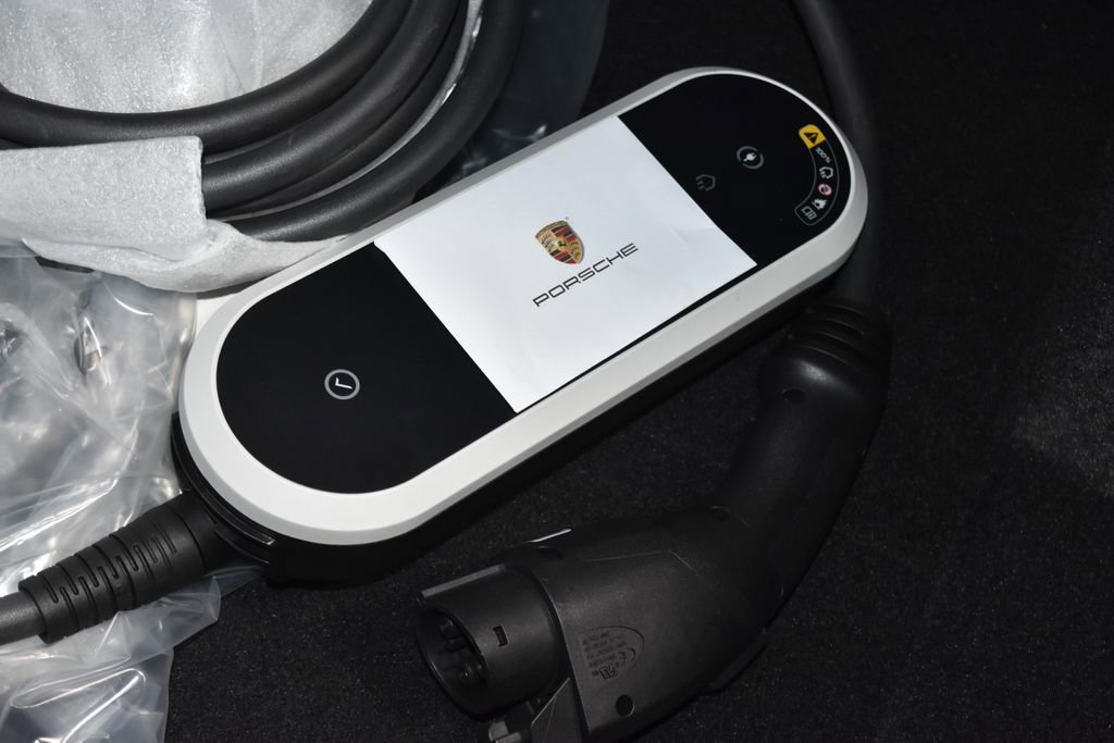 Used 2024 Porsche Taycan image 28