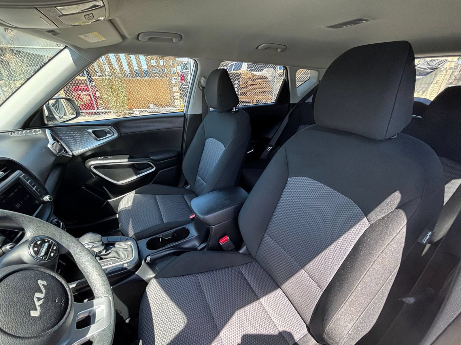 Used 2025 Kia Soul LX w/ LX Technology Package FWD image 36