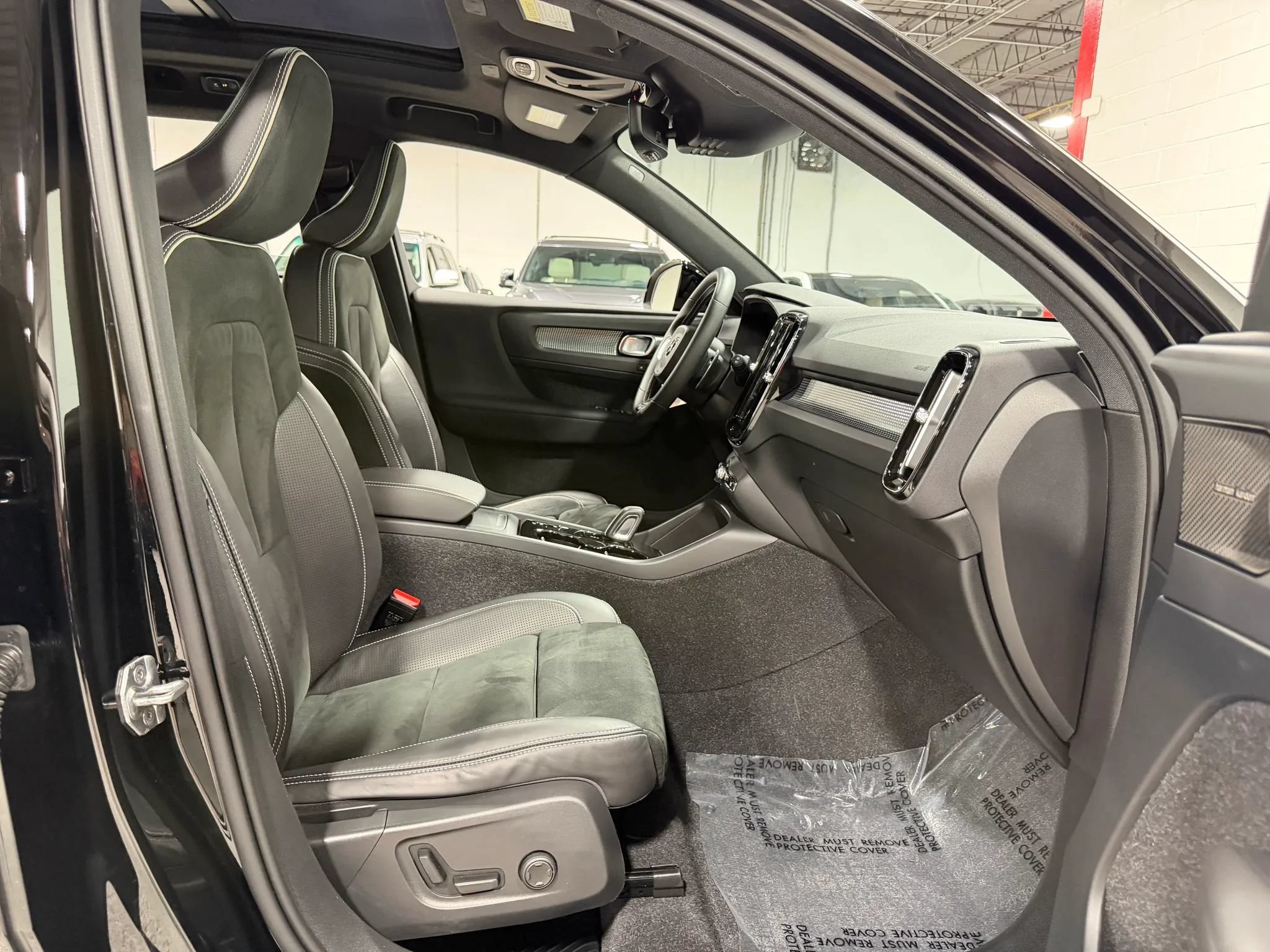 Used 2019 Volvo XC40 T5 R-Design AWD/4WD image 36