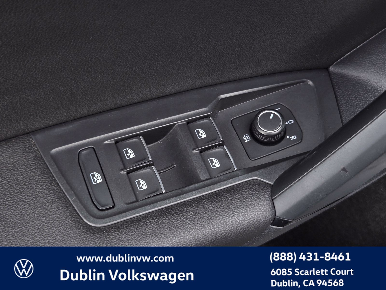 Used 2019 Volkswagen Tiguan SE FWD image 11
