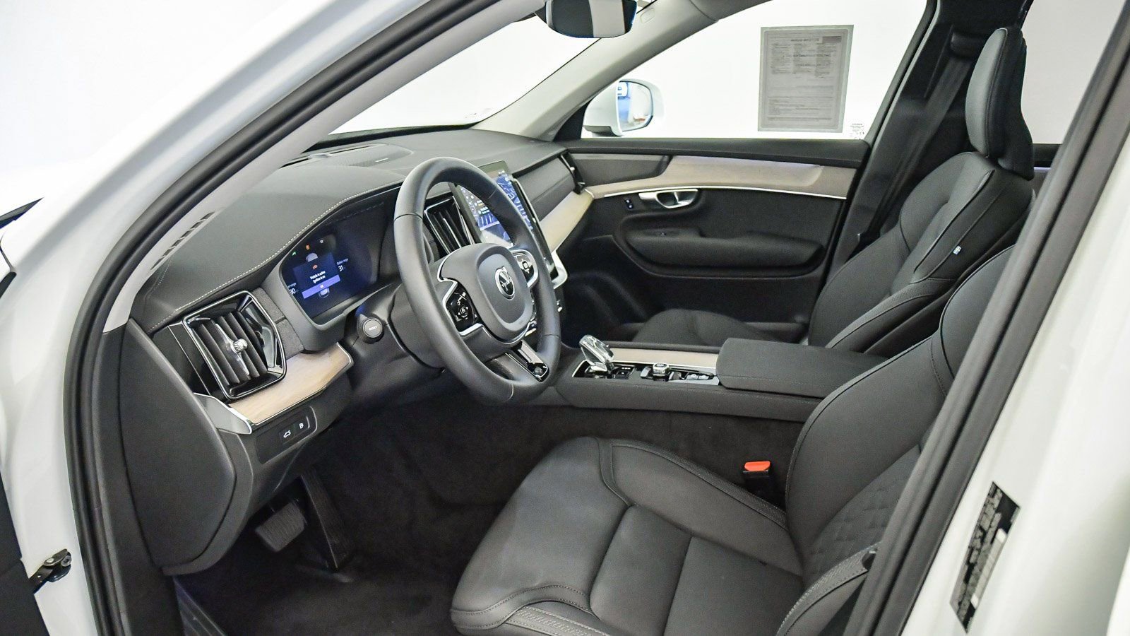 Used 2025 Volvo XC90 T8 Plus w/ Protection Package Premier image 20