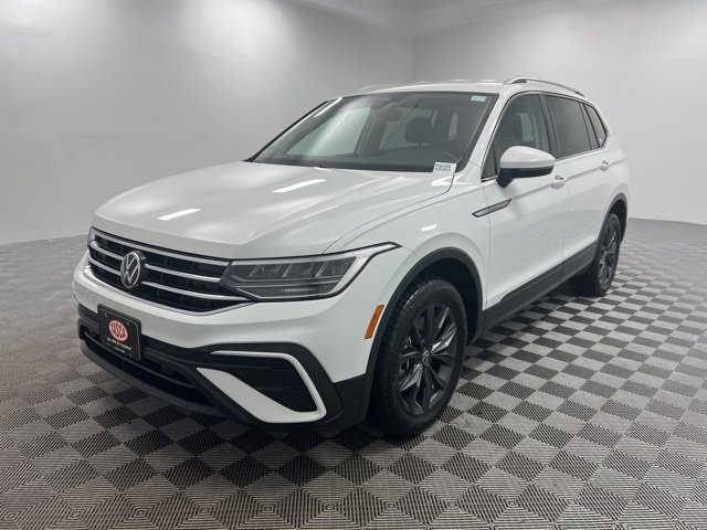 Used 2022 Volkswagen Tiguan SE image 2