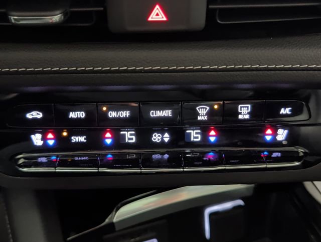 Used 2023 Buick Envision Avenir image 21