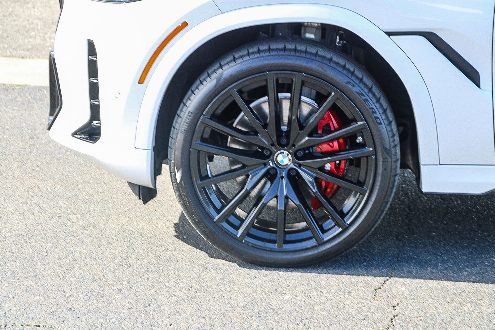 Used 2024 BMW X6 xDrive40i w/ Premium Package image 9