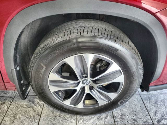 Used 2023 Toyota Highlander XLE image 10