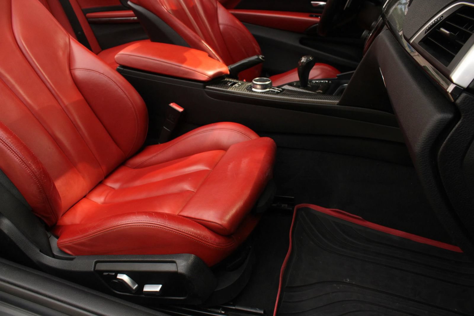 Used 2018 BMW M4 Convertible RWD image 25