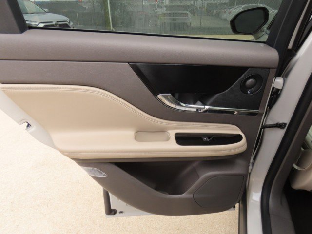 Used 2020 Lincoln Corsair Reserve w/ Elements Package FWD image 17