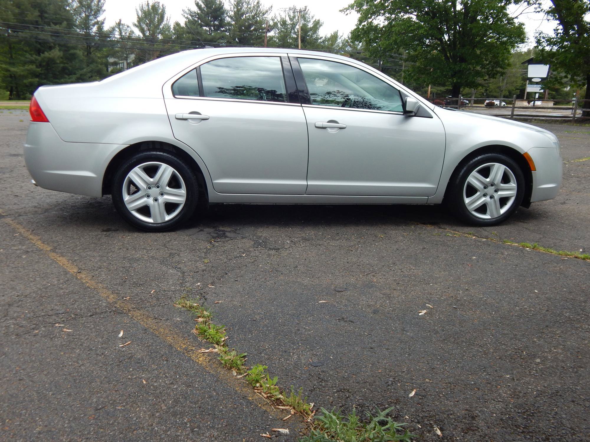 Used 2010 Mercury Milan image 5