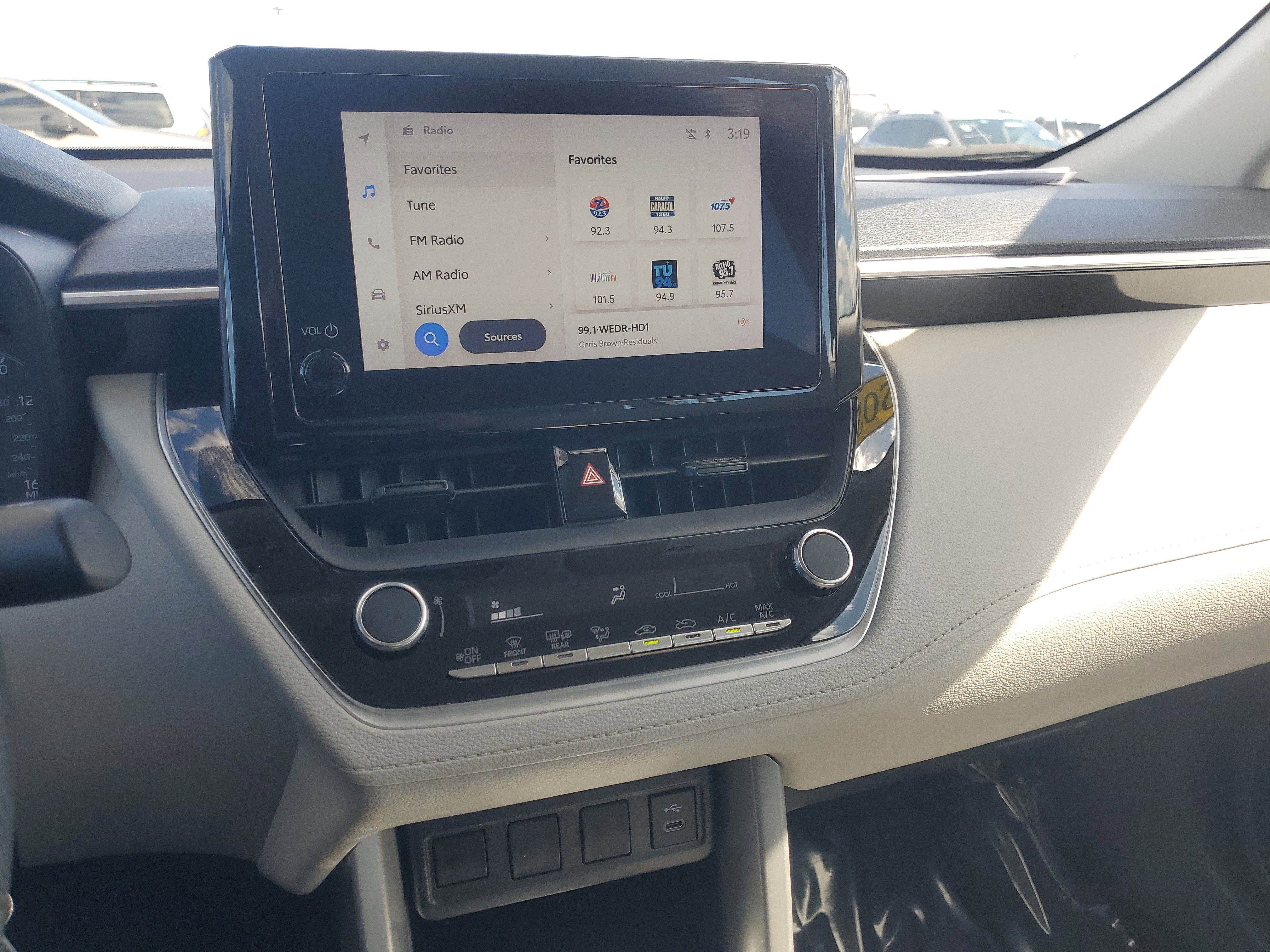 New 2023 Toyota Corolla Cross L image 25