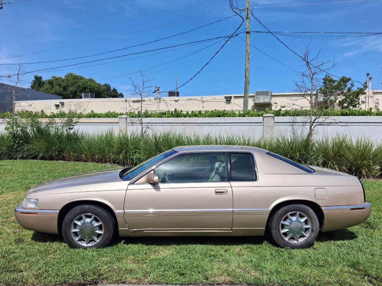 Used 1997 Cadillac Eldorado w/ Leather/Lumbar Pkg FWD image 1