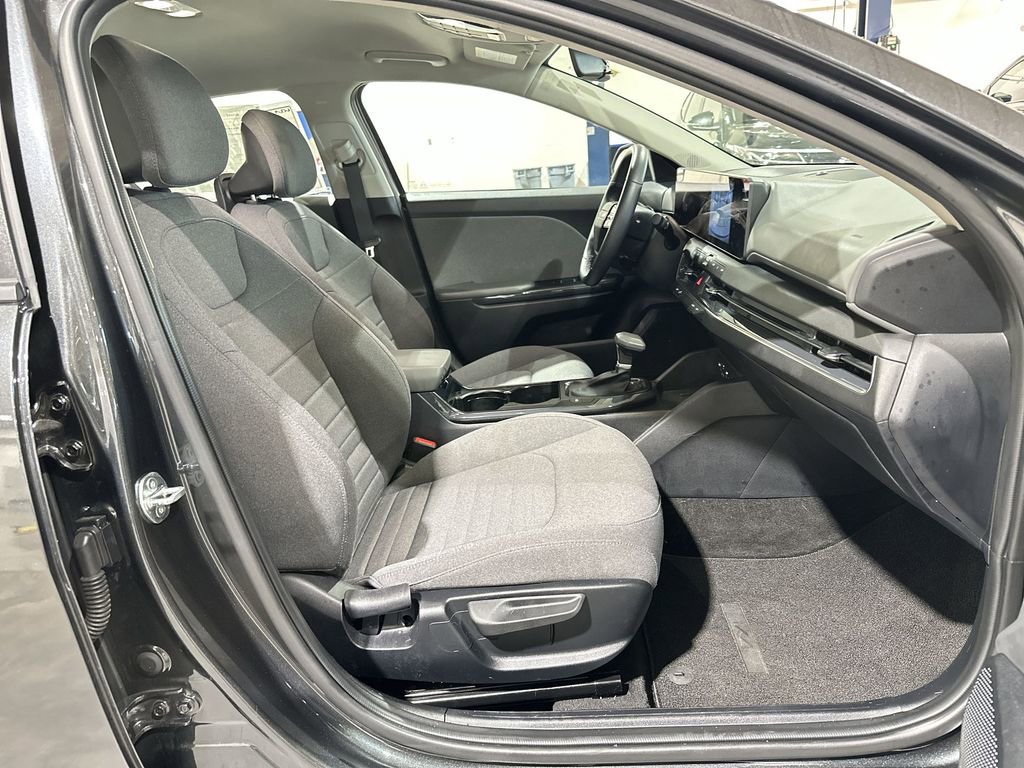 Used 2025 Kia K4 EX image 24