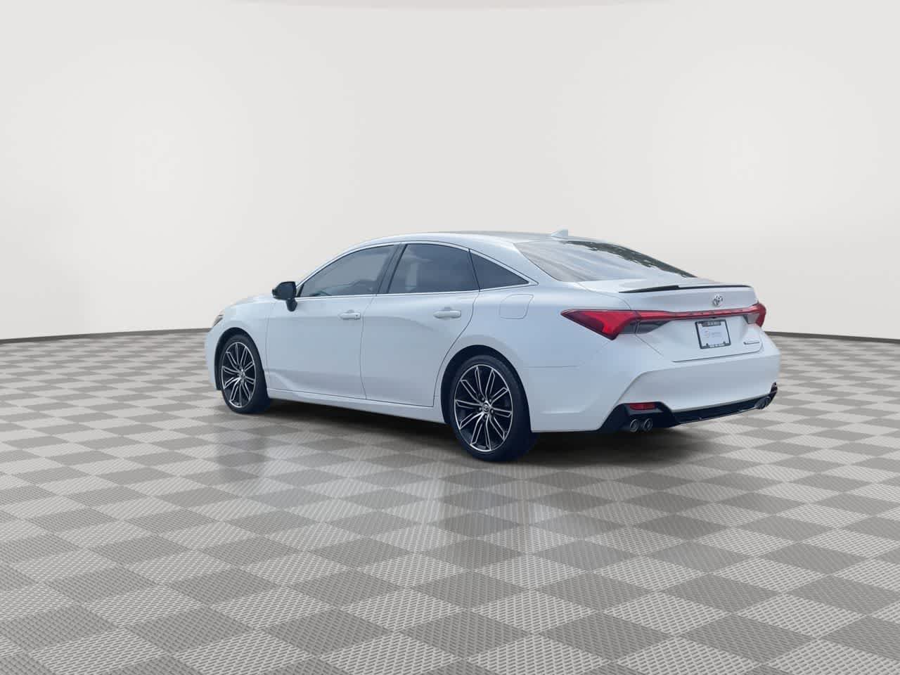 Used 2019 Toyota Avalon Touring FWD image 6