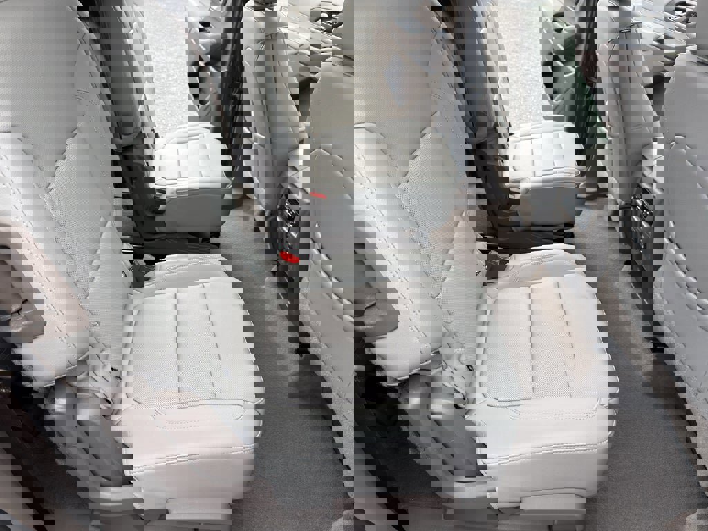 Used 2021 Chevrolet Traverse Premier image 29