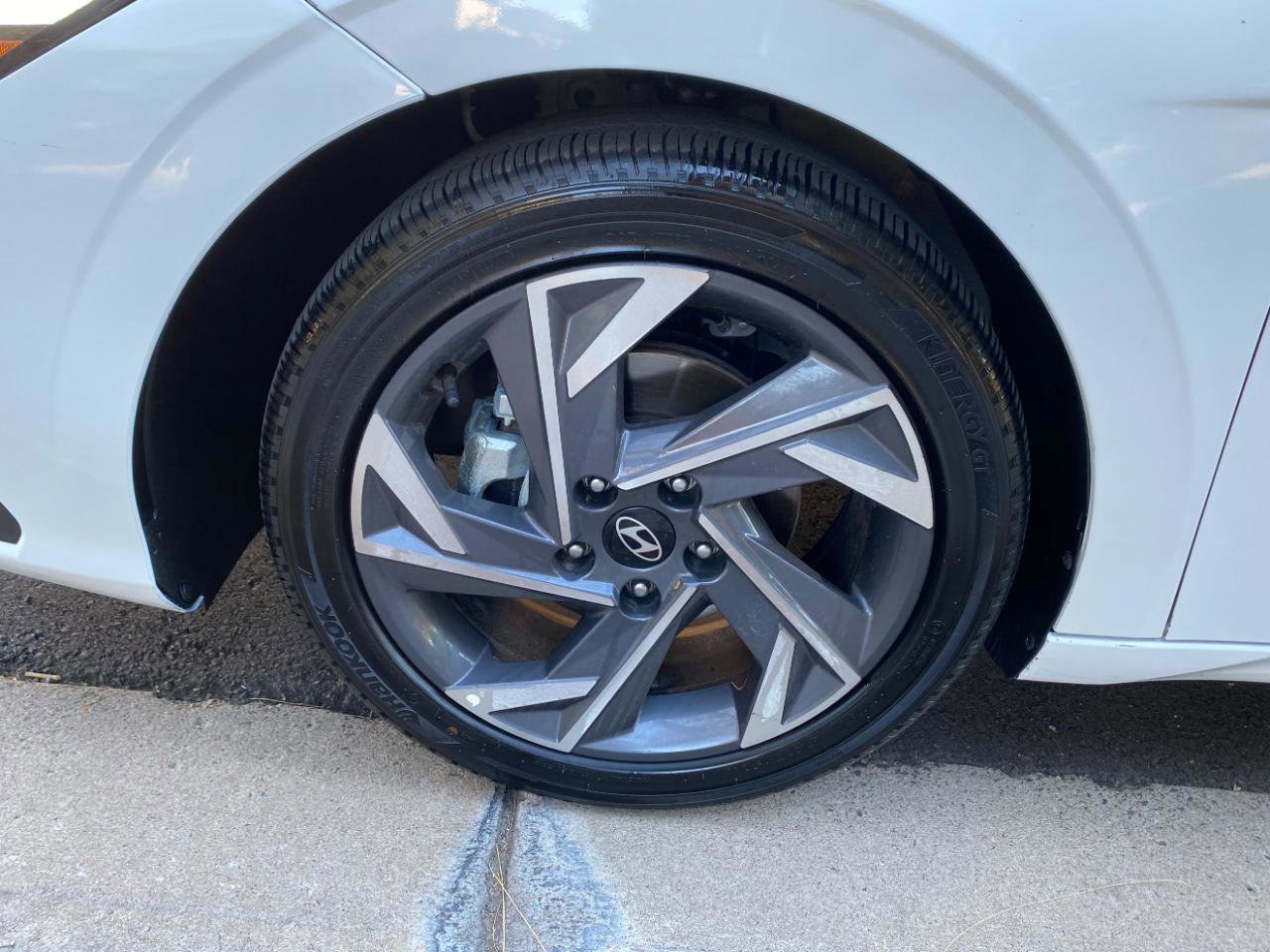 Used 2025 Hyundai Elantra Limited image 19