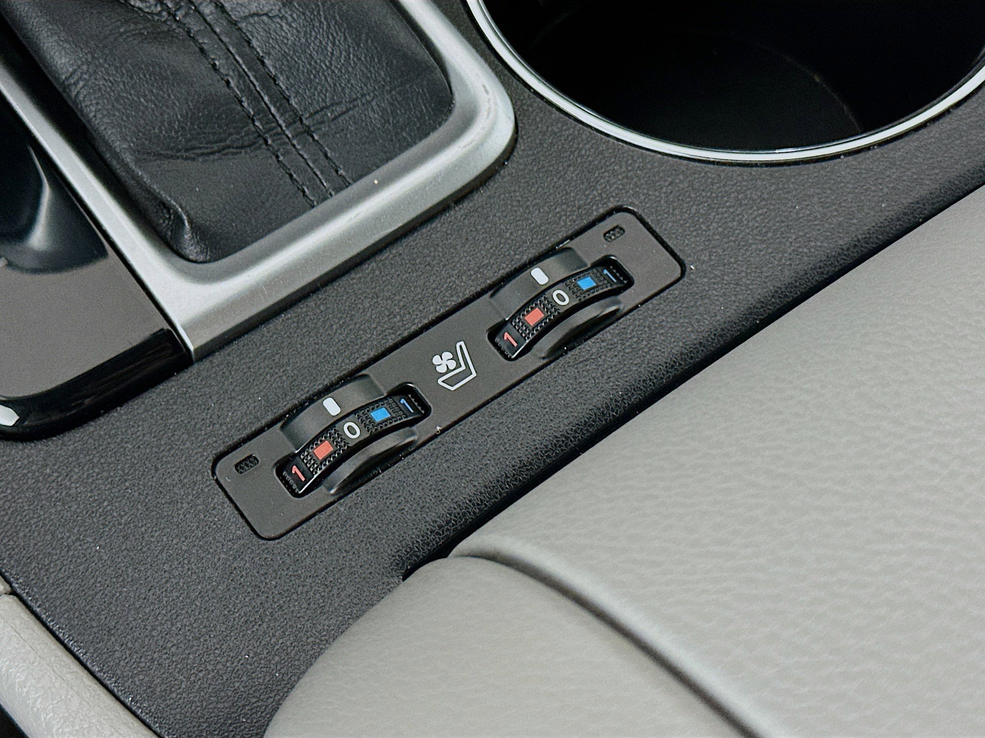 Used 2016 Toyota Highlander Limited Platinum image 26