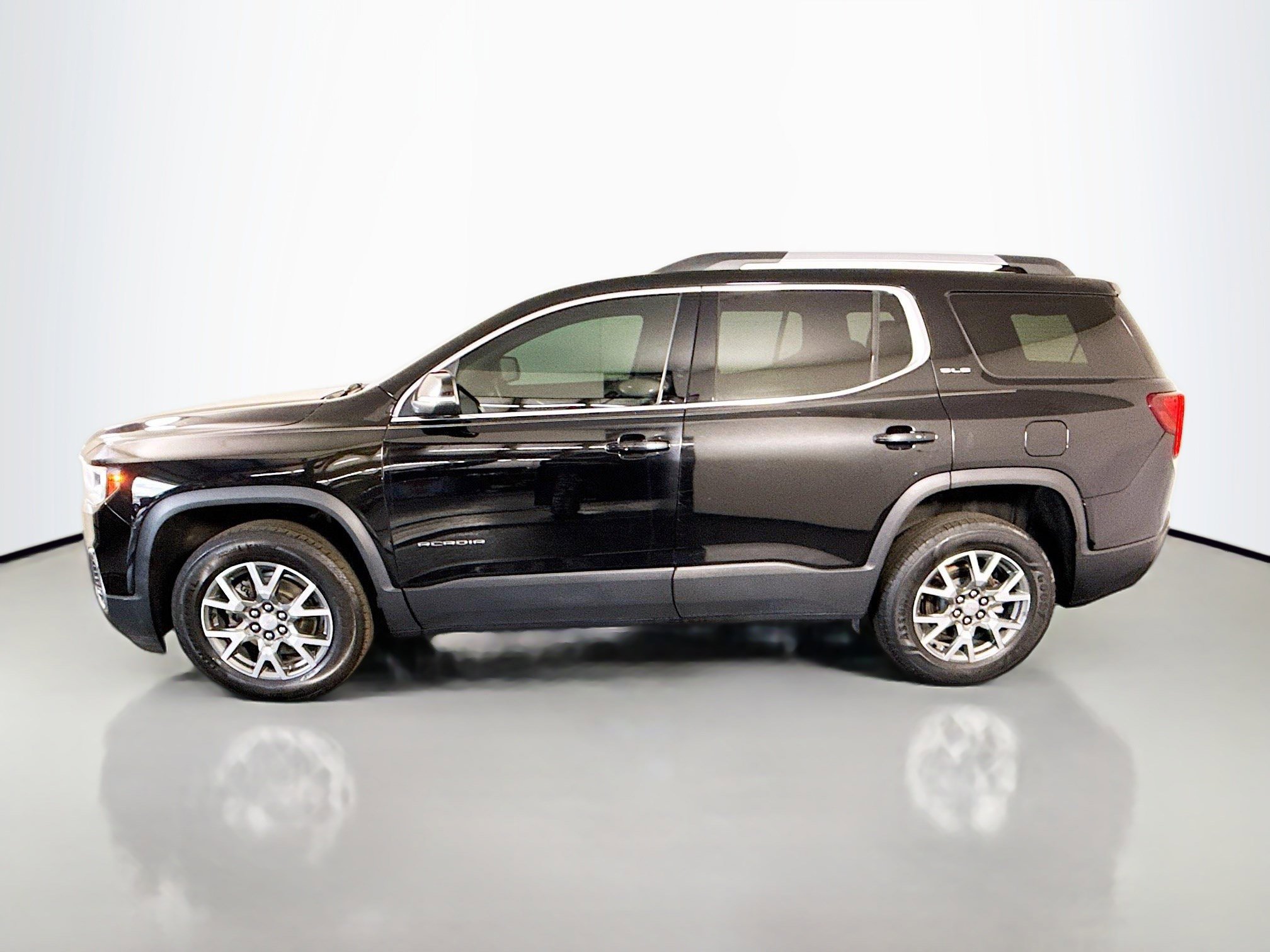 Used 2022 GMC Acadia SLE w/ Driver Convenience Package FWD image 6