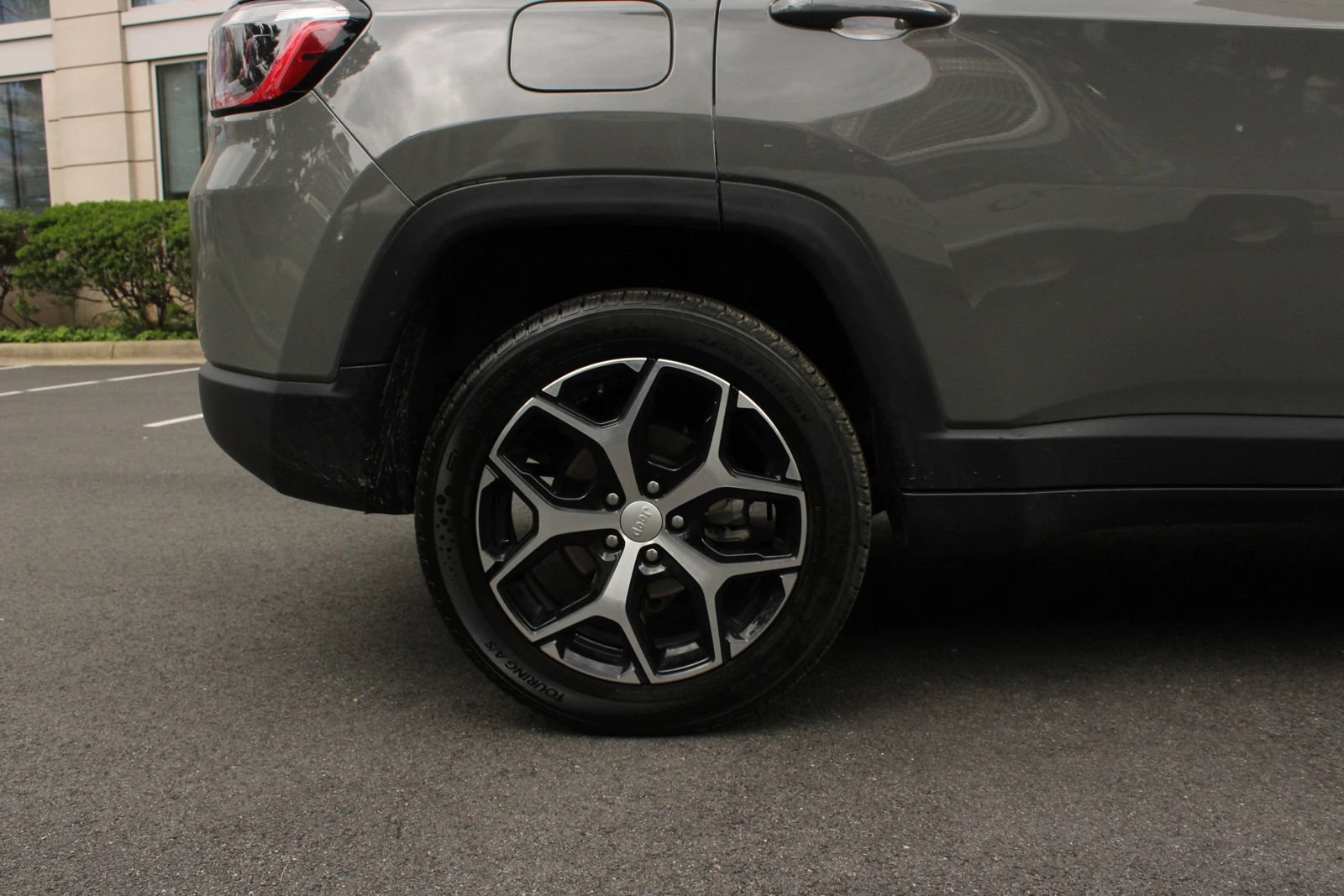 Used 2024 Jeep Compass Latitude AWD/4WD image 5