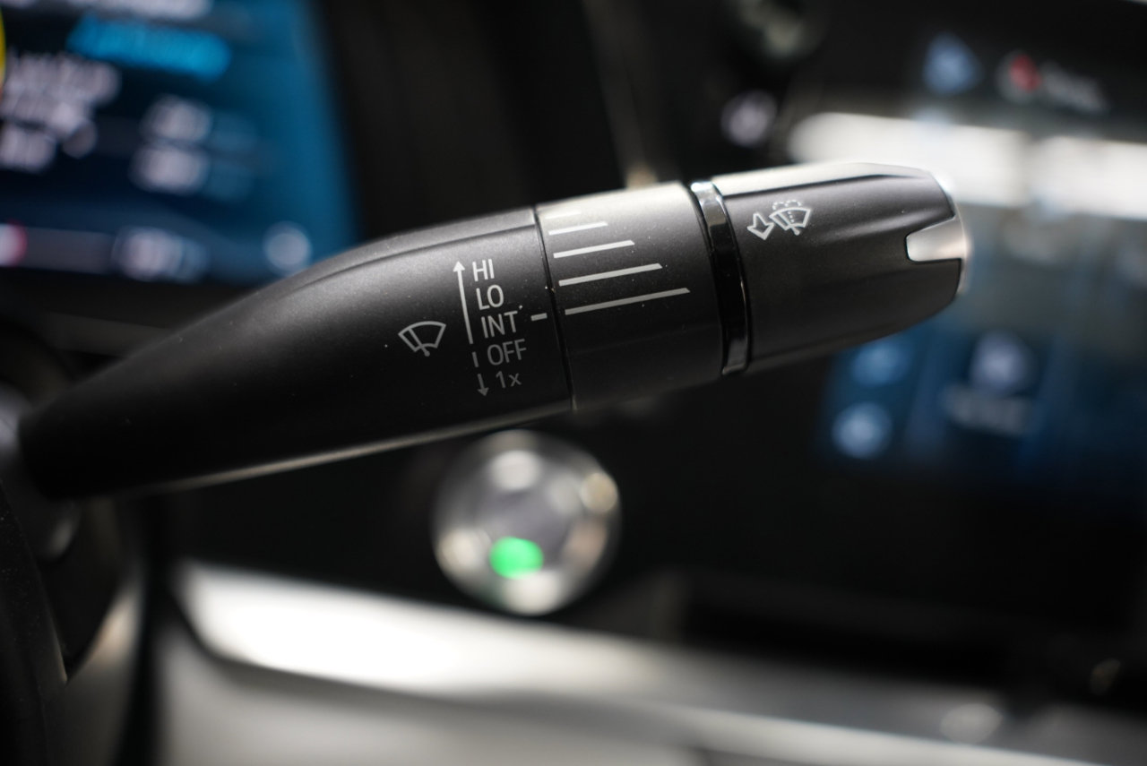 Used 2025 Chevrolet Corvette Stingray Premium Conv w/ Z51 Performance Package image 17