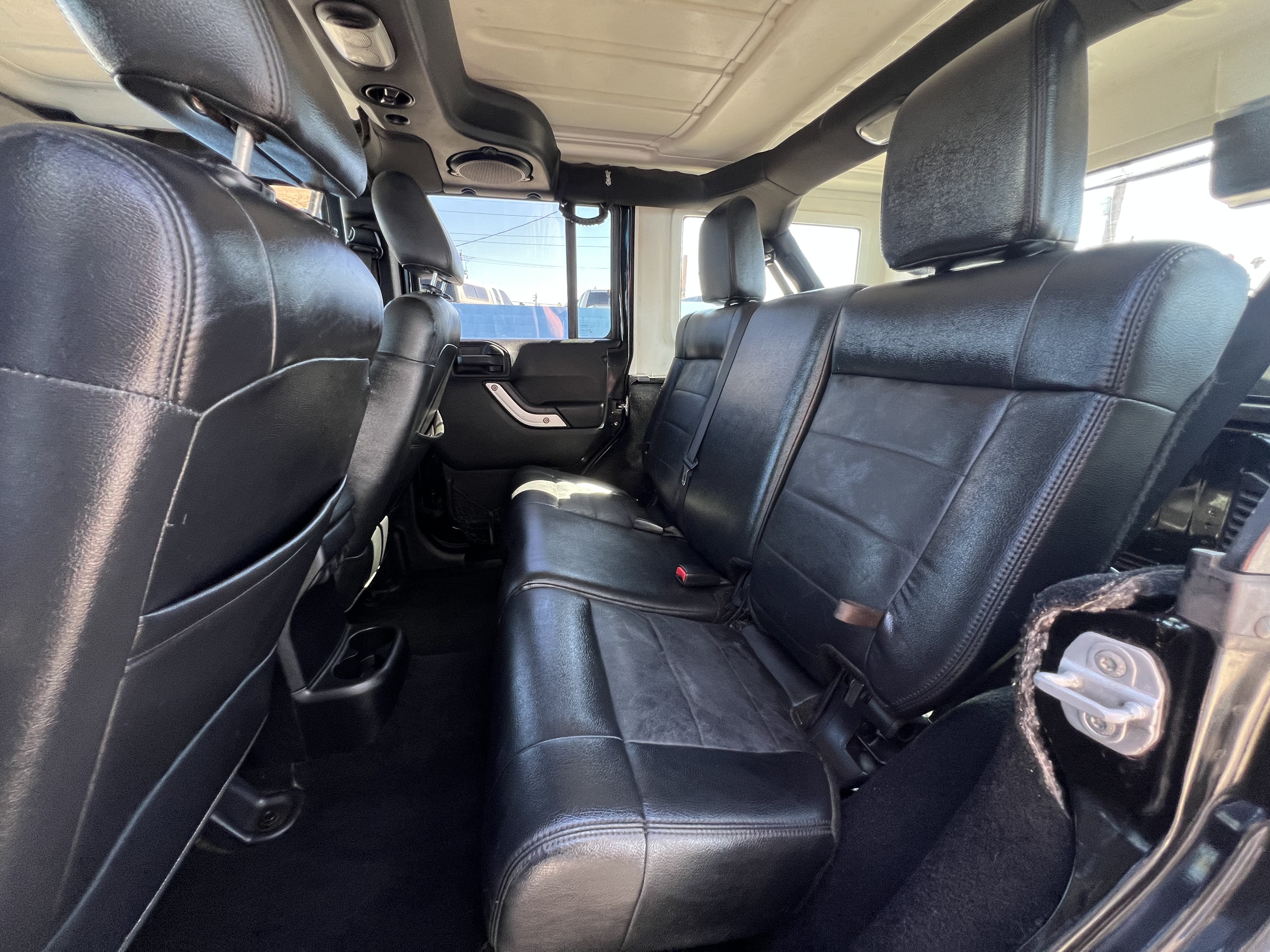 Used 2012 Jeep Wrangler Unlimited Rubicon w/ Connectivity Group AWD/4WD image 19