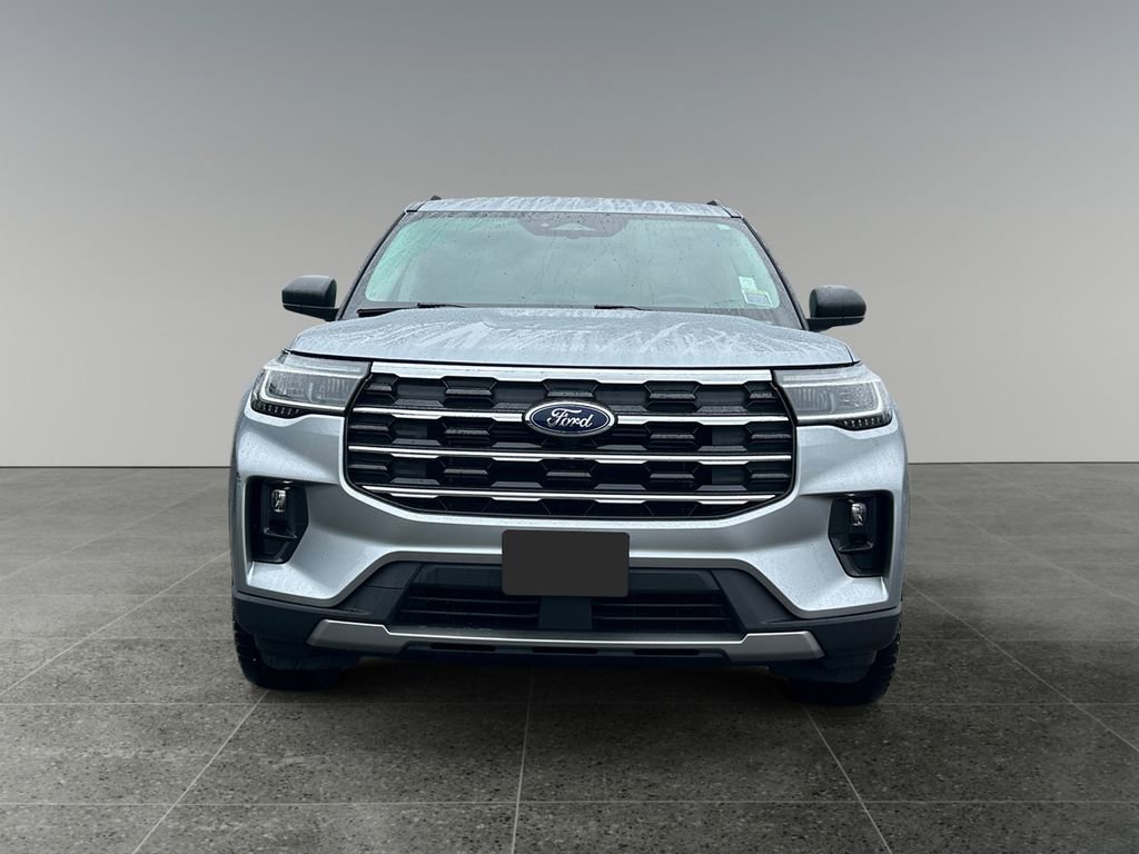 Used 2025 Ford Explorer Active w/ Active Comfort Package AWD/4WD image 2
