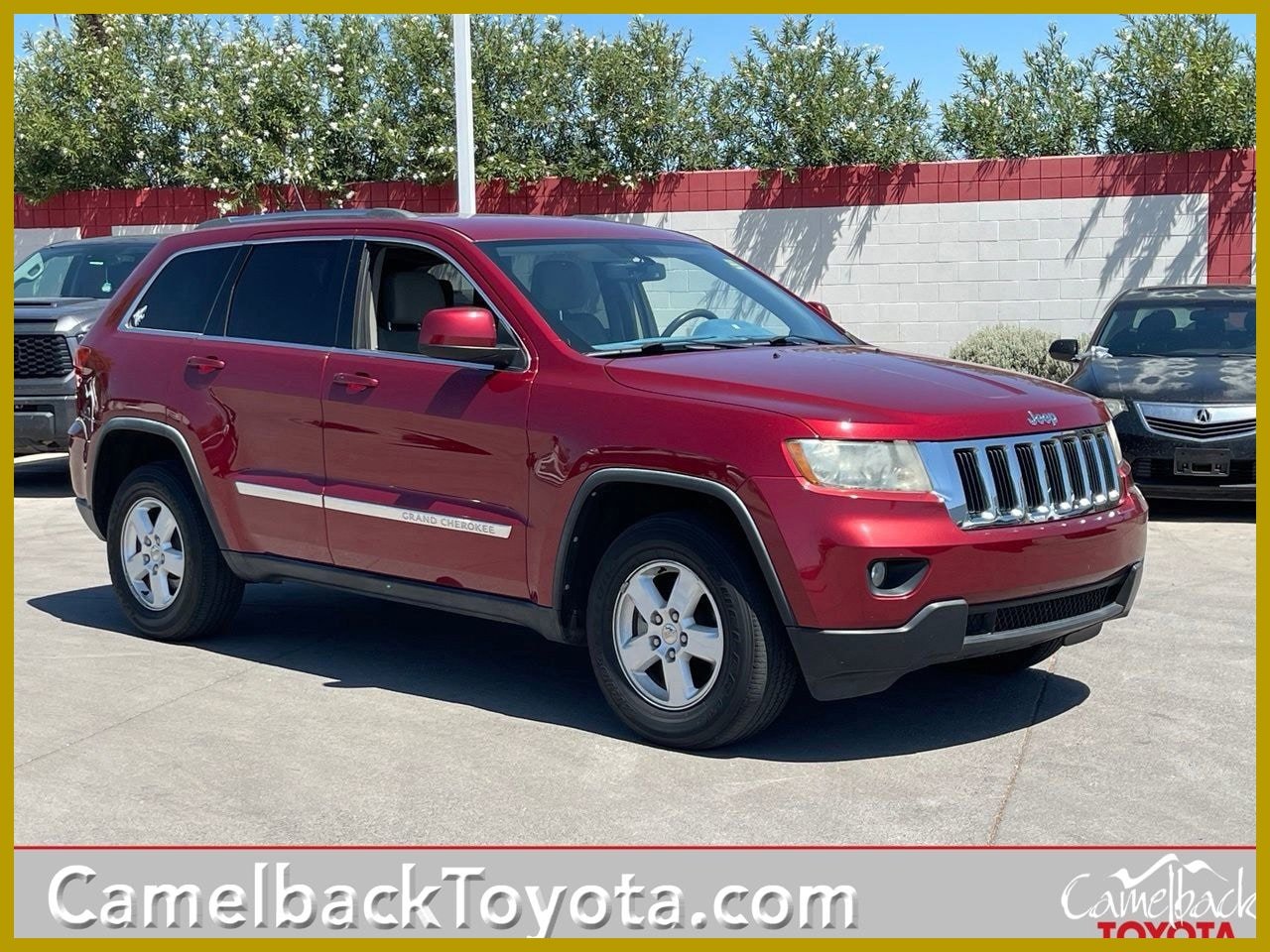 Used 2013 Jeep Grand Cherokee Laredo w/ Laredo E Group AWD/4WD image 1